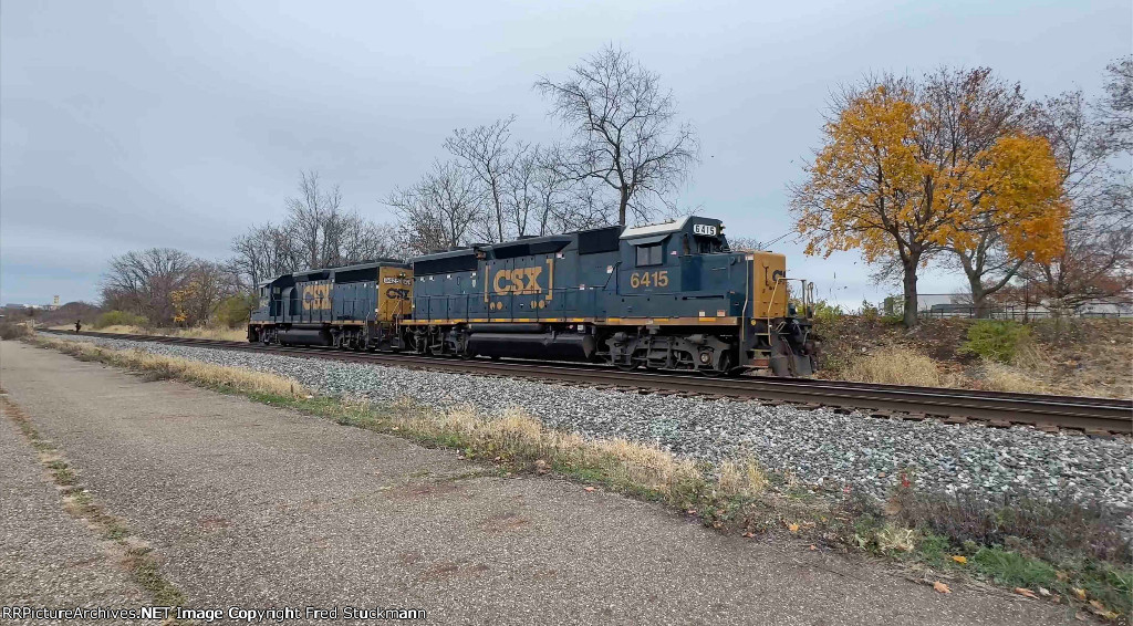 CSX 6415 now leads L320.